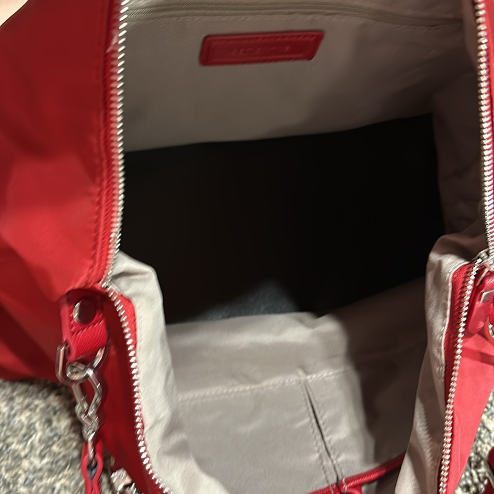 Samsonite Red suitcase. - Picture 4 of 8